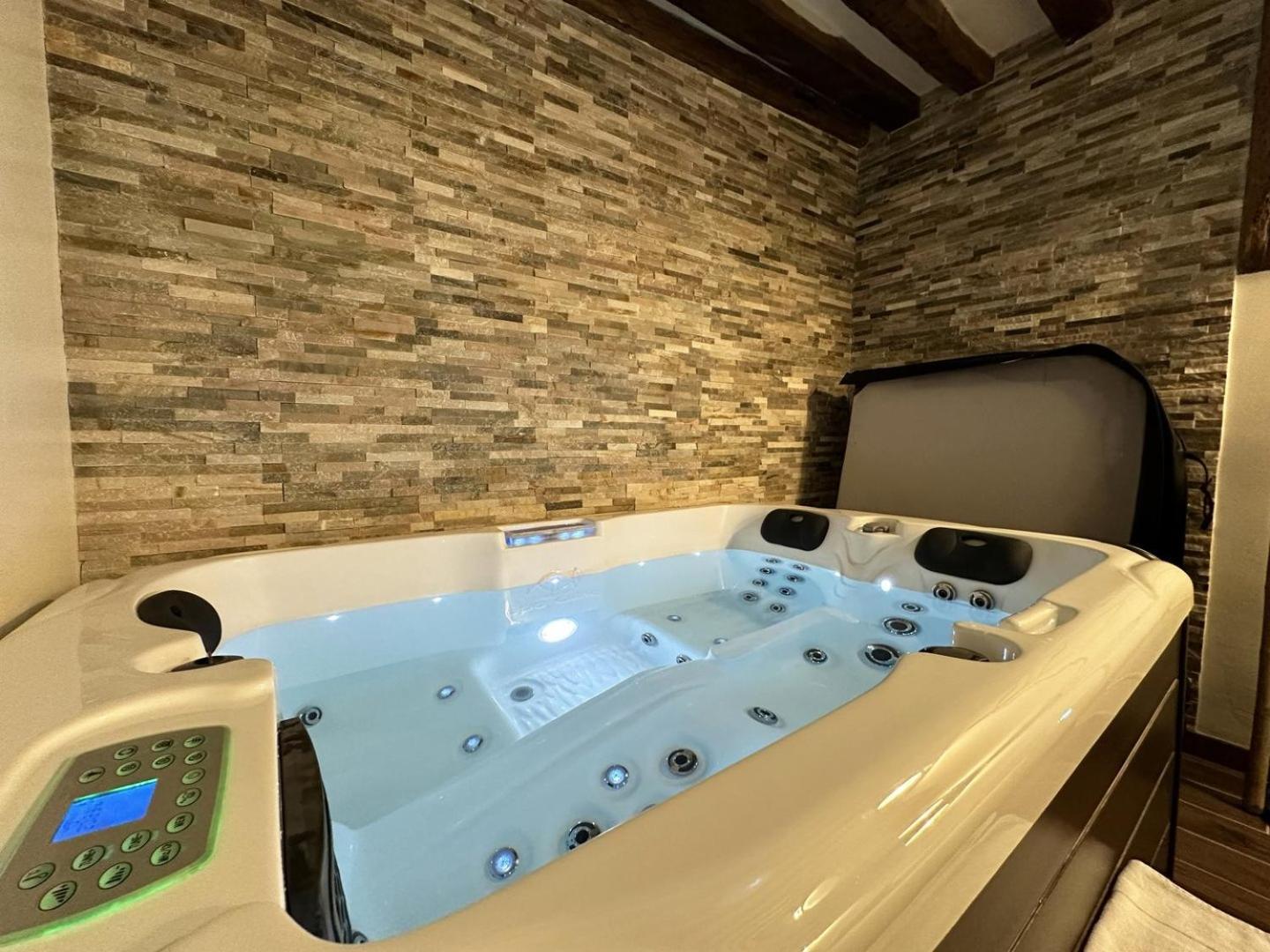 Et Jacuzzi Privatif, Coeur De Chartres. * Chartres